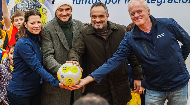 Iker Casillas apadrina la nueva Court Cruyff en Parque Finca Liana