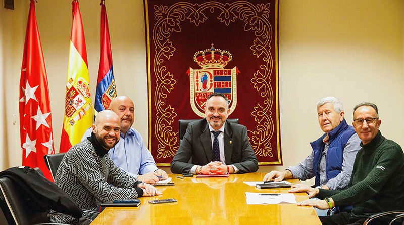 Bautista se reúne con la Asociación de Vecinos El Soto