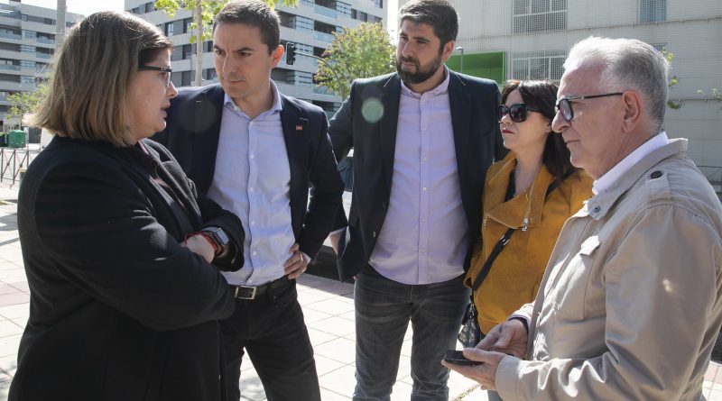 Noelia Posse, Juan Lobato y Álex Martín,, en un acto en el PAU-4 de Móstoles.