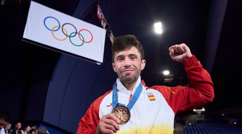 Fran Garrigós, campeón del mundo en Doha en 2023 en -60 kilos, ganó este sábado al georgiano Guiorgui Sardalashvili, segundo del mundo, y logró el bronce, la primera medalla en judo olímpico para España desde hace 24 años.