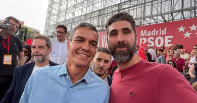 La foto del presidente Pedro Sánchez con el procesado Álex Martín que el PSOE de Móstoles retiró de sus redes por orden del ministro Óscar López